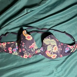 ✨2 for $15✨ Navy/multicolored 🌸Floral🌺 Gap Body t-shirt bra 34C